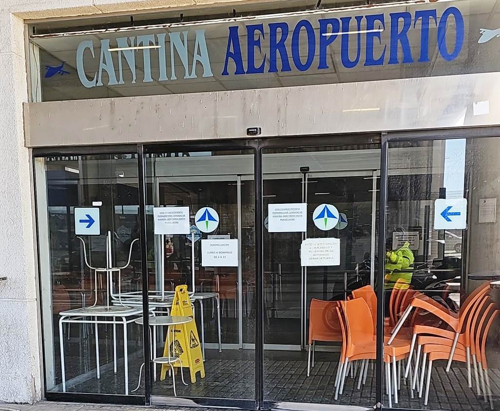 Imagen de la cantina de Son Sant Joan cerrada. 