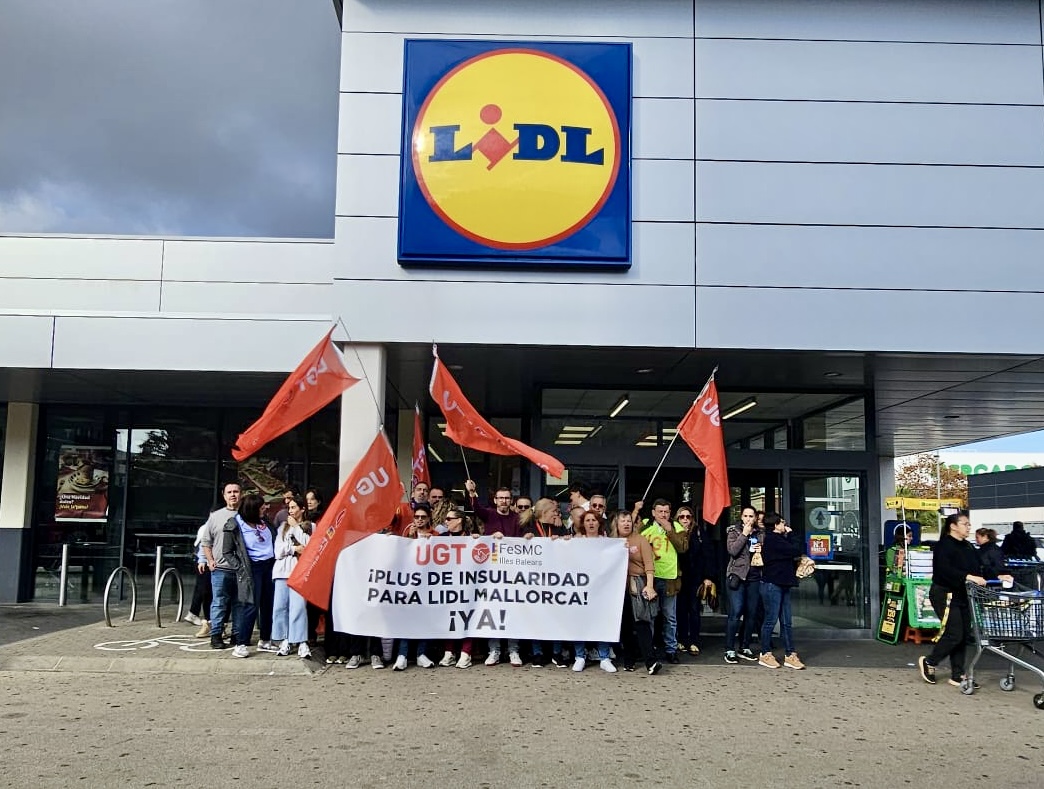 Protesta frente al LIDL de Son Fuster (Palma). 