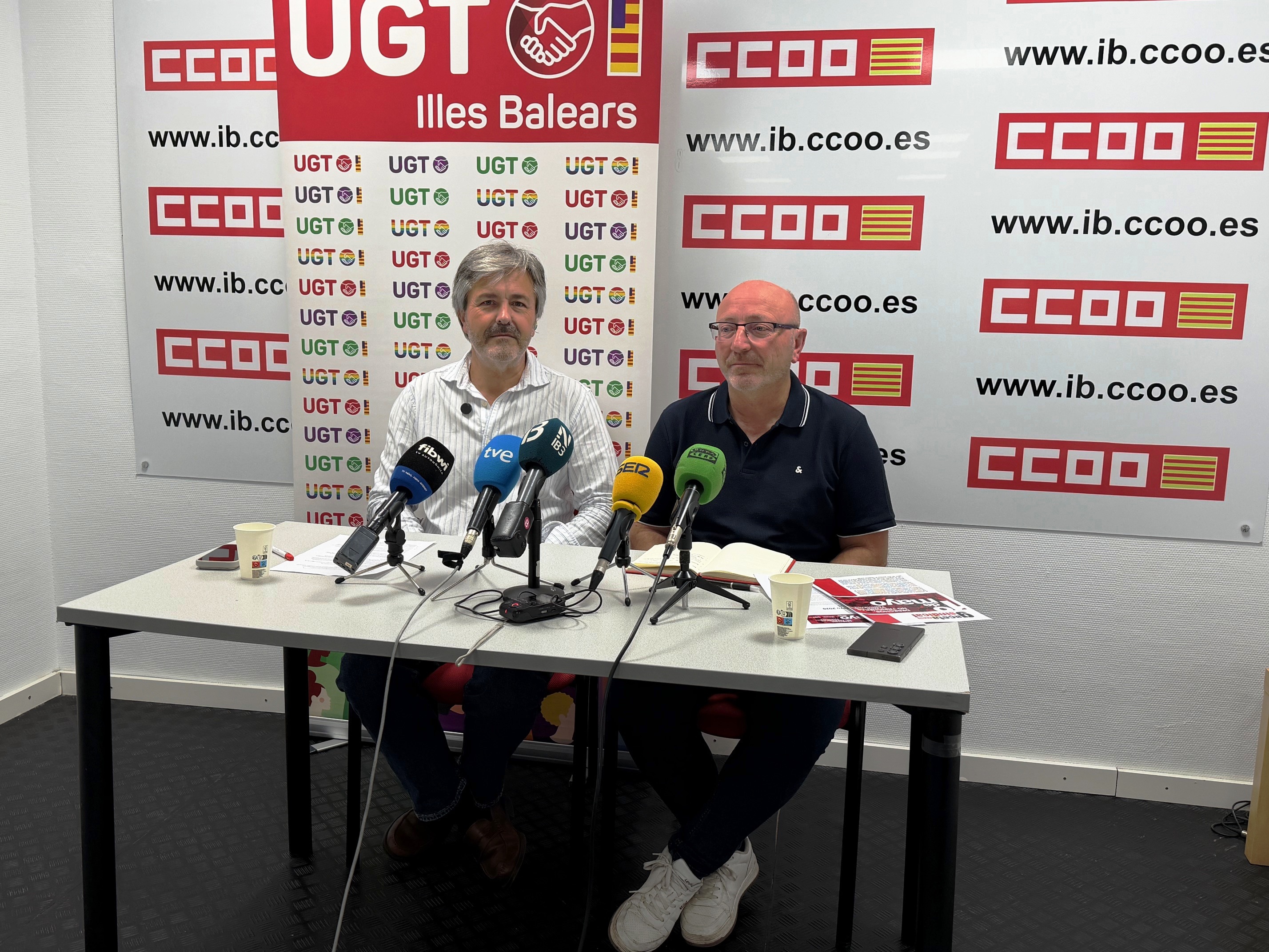 Rueda de prensa del Primero de Mayo: Pedro Homar, secretario general de UGT, y José Luis García, secretario general de CCOO. 