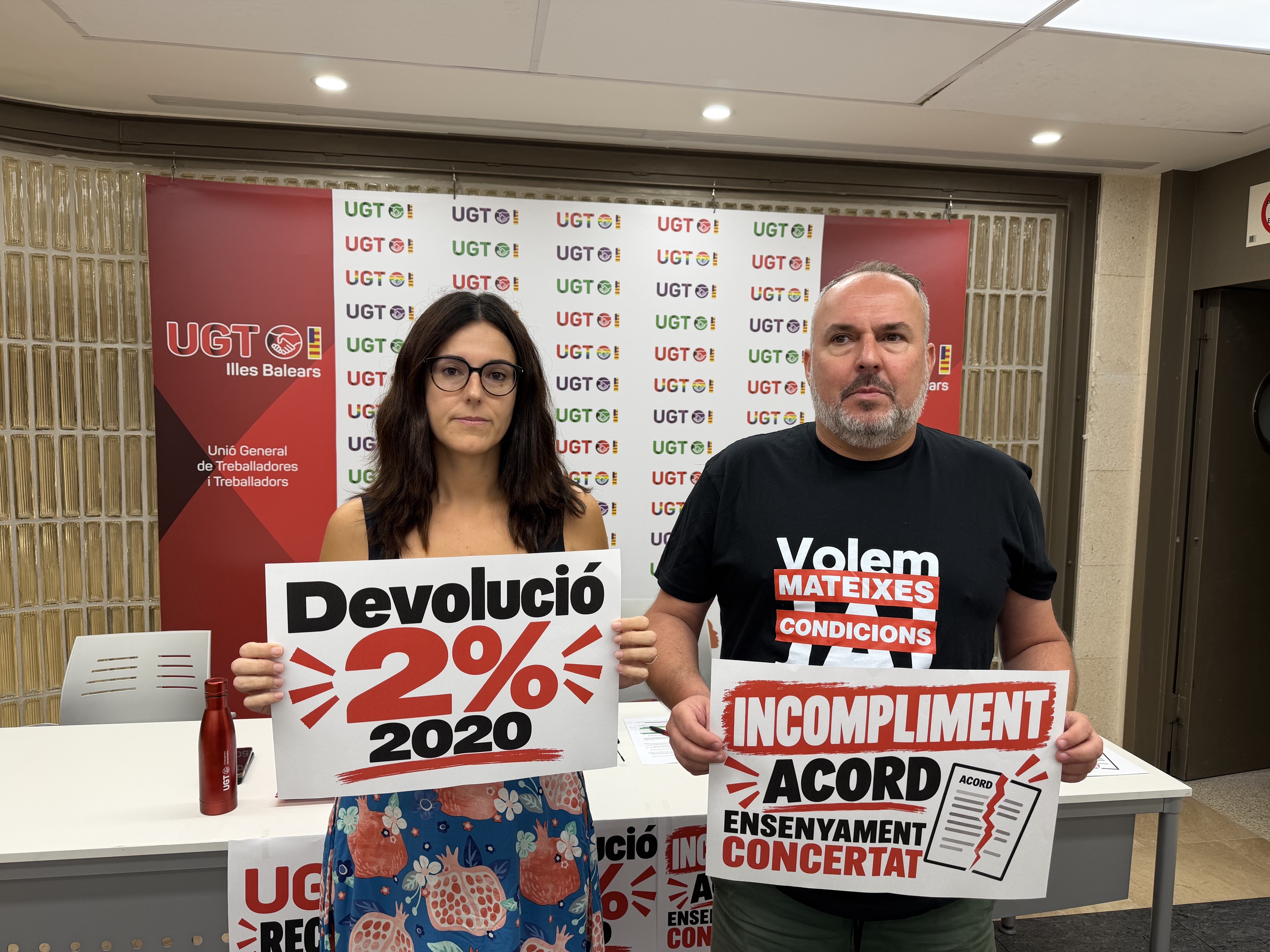 La secretaria de UGT Ensenyament, Azahar Tortonda Dasca, y Jaume Coll Roca, responsable de Ensenyament privado y concertado.