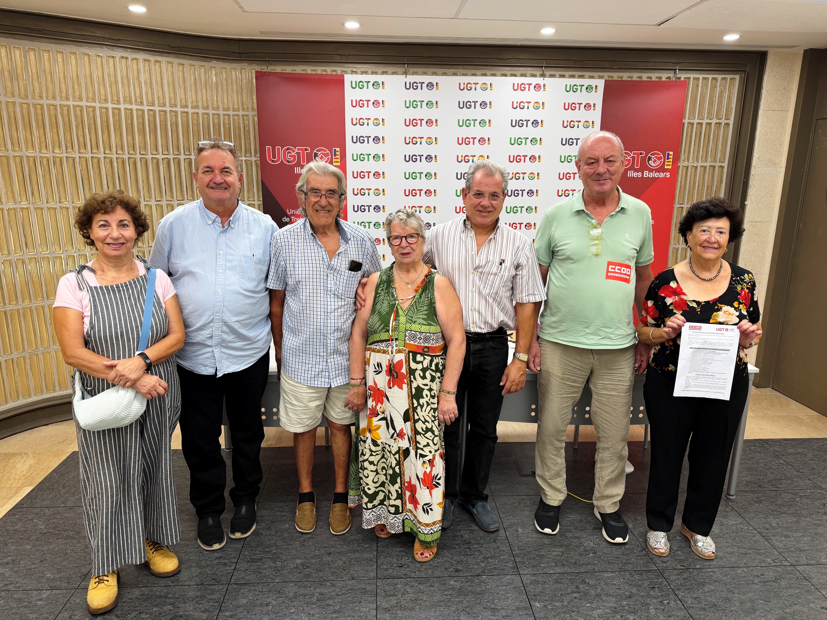 Representantes de las personas mayores de UGT y CCOO. 